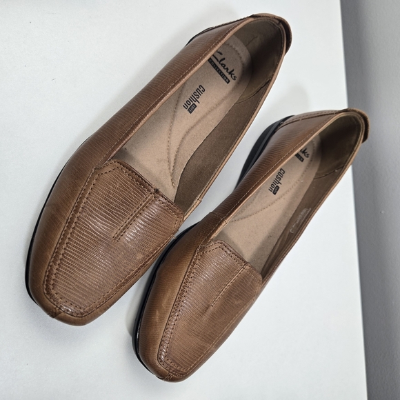 Clarks Brown Loafers - Picture 2 of 7